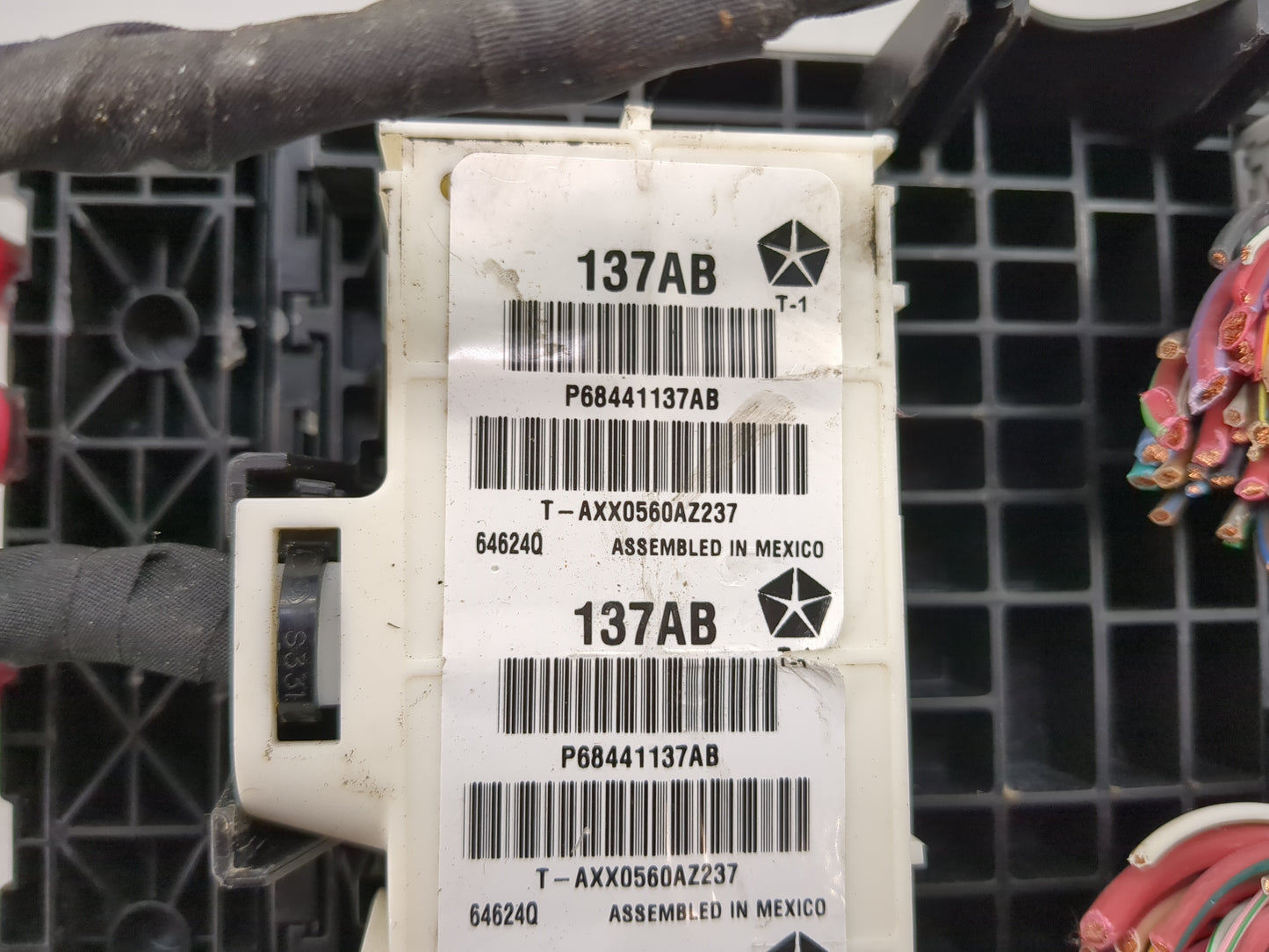 2017 Ram 1500 Fusebox Fuse Box Panel Relay Module P/N:P68441137AB 04692143AA, 8356-5509 Fits OEM Used Auto Parts - Oemusedau