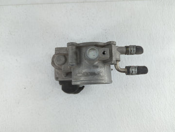 2010-2017 Toyota Camry Throttle Body P/N:22030-36010 22030-0V010 Fits Fits 2009 2010 2011 2012 2013 2014 2015 2016 2017 2018 OEM Used Auto Parts