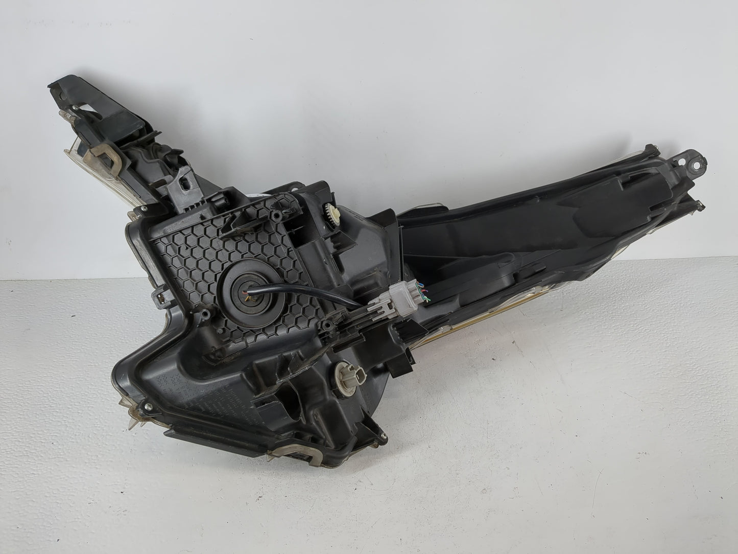 2016-2018 Toyota Prius Passenger Right Oem Head Light Headlight Lamp - Oemusedautoparts1.com