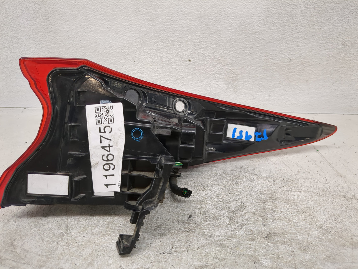 2017-2022 Toyota Prius Tail Light Assembly Driver Left OEM P/N:81560-47330 Fits Fits 2017 2018 2019 2020 2021 2022 OEM Used