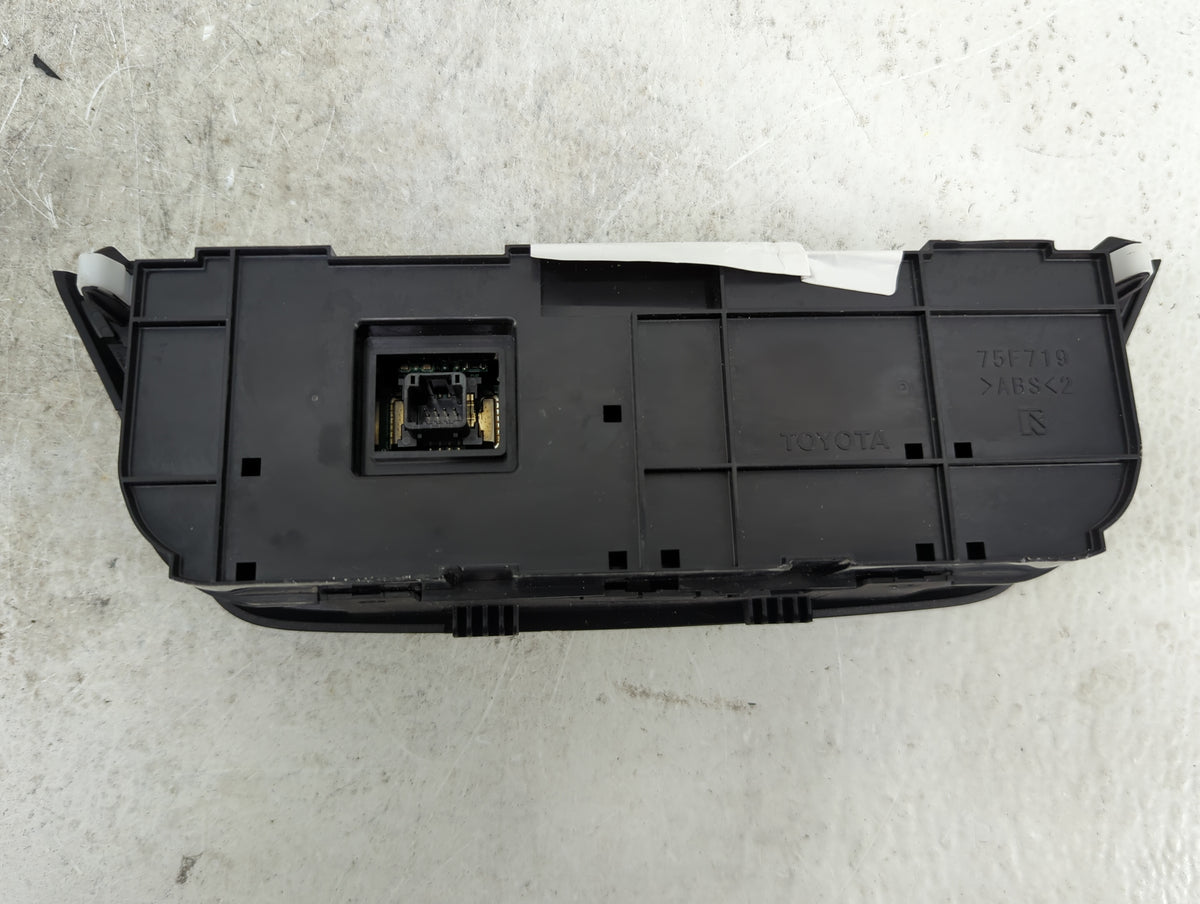 2016-2018 Toyota Rav4 Climate Control Module Temperature AC/Heater Replacement P/N:75F719 Fits Fits 2016 2017 2018 OEM Used