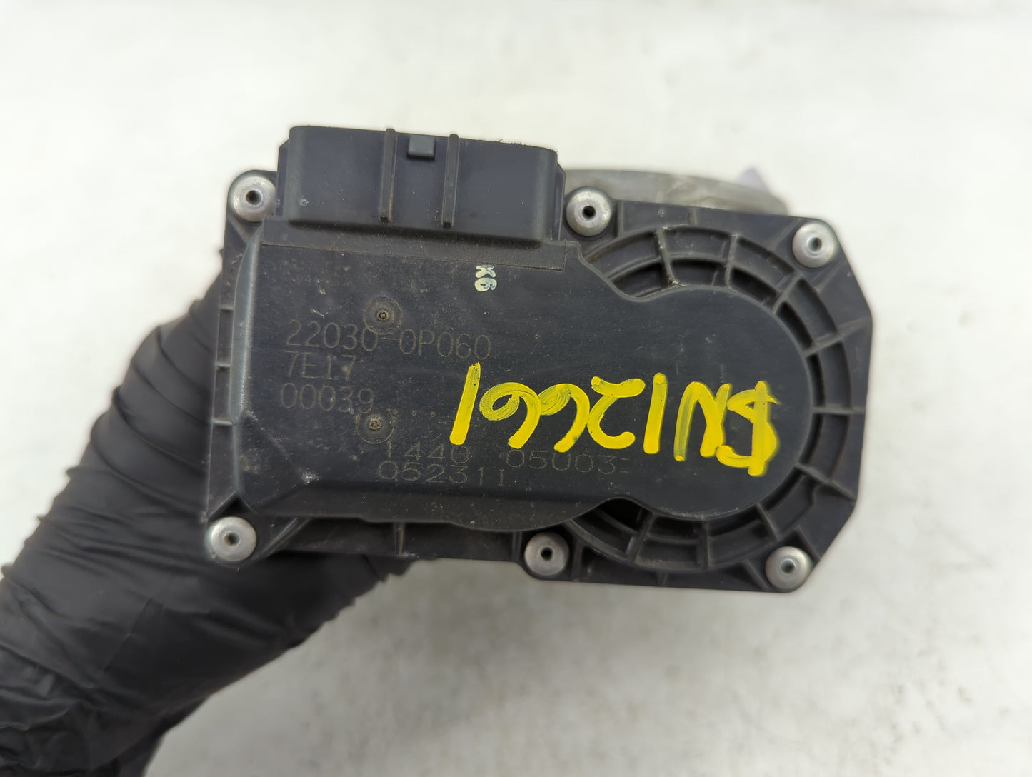 2017-2020 Toyota Sienna Throttle Body P/N:22030-0P060 Fits Fits 2016 2017 2018 2019 2020 2021 2022 OEM Used Auto Parts - Oem