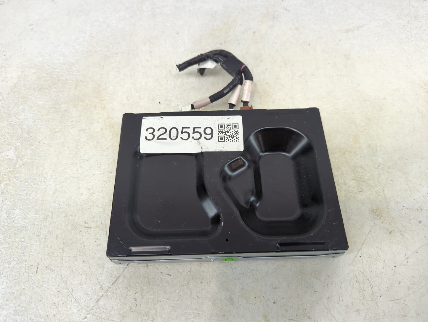 2015-2017 Toyota Sienna Radio AM FM Cd Player Receiver Replacement P/N:86180-0E011 Fits OEM Used Auto Parts - Oemusedautopar