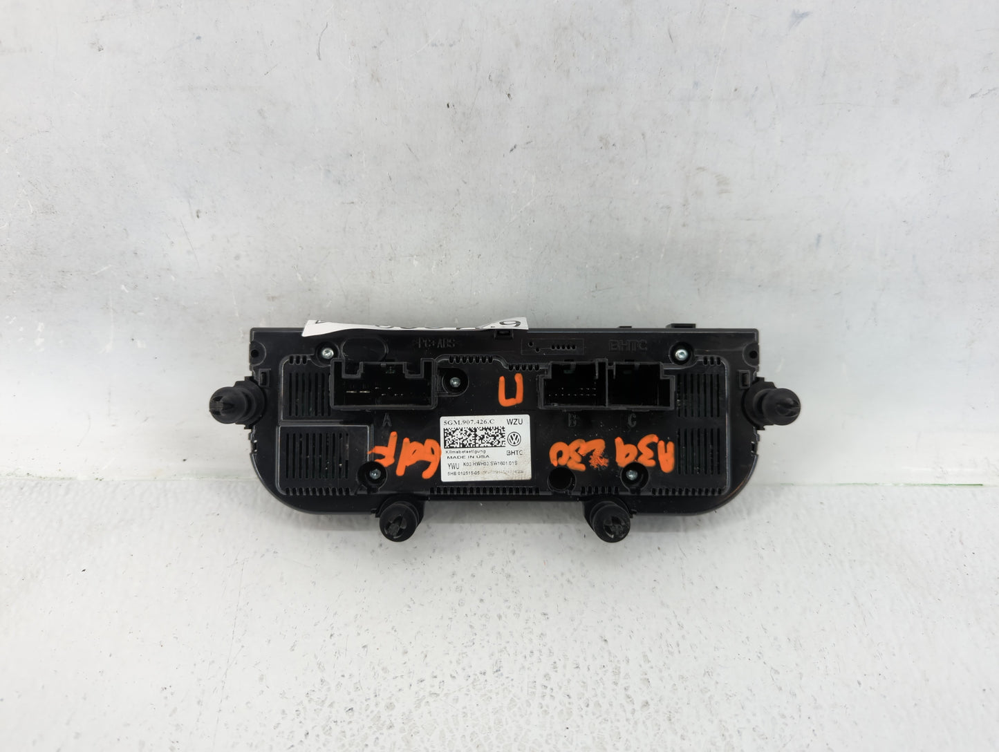2017 Volkswagen Golf Climate Control Module Temperature AC/Heater Replacement P/N:5HB 012515-05 Fits OEM Used Auto Parts - O