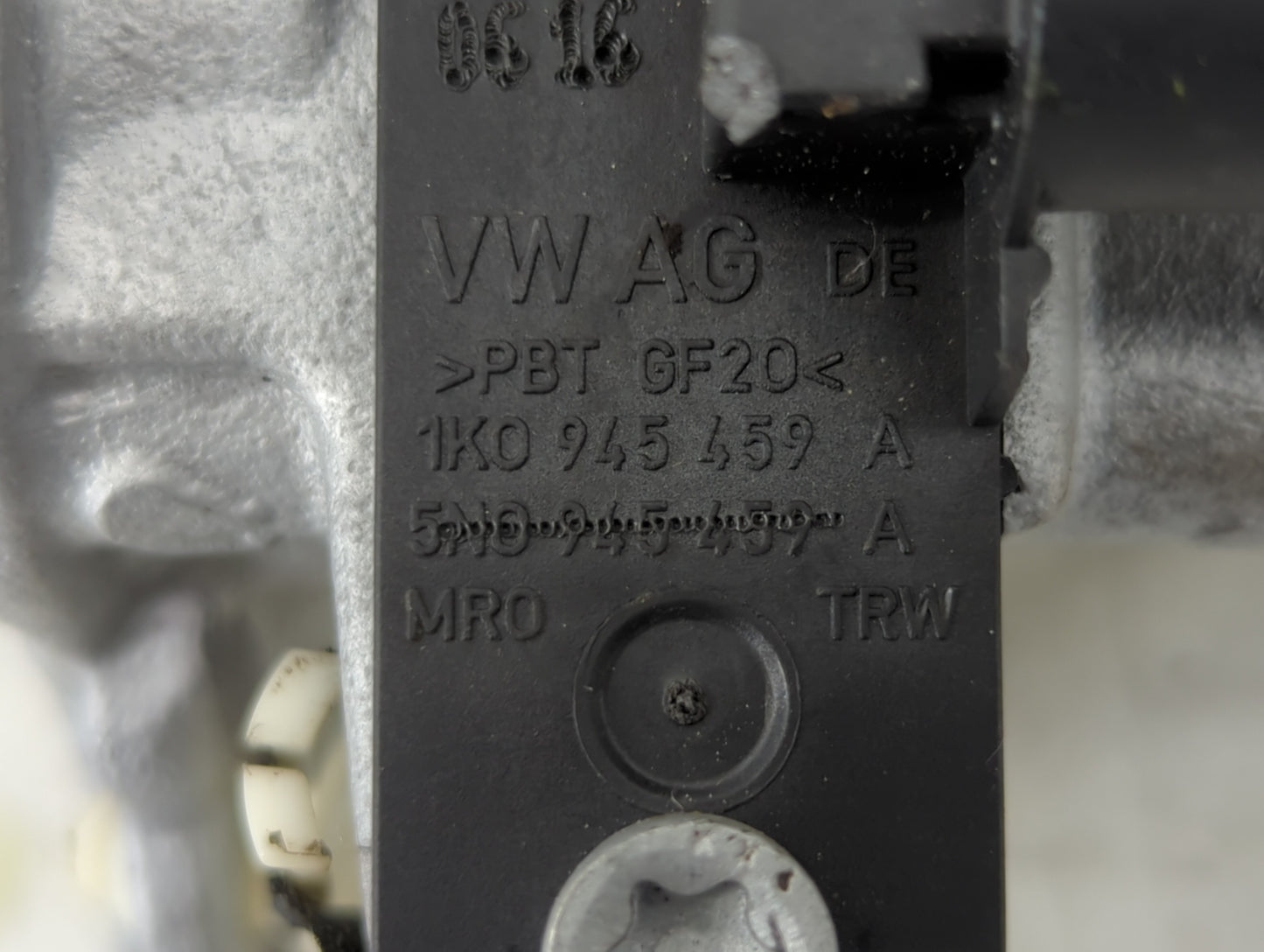 2015-2019 Volkswagen Gti Brake Master Cylinder Cream - Oemusedautoparts1.com