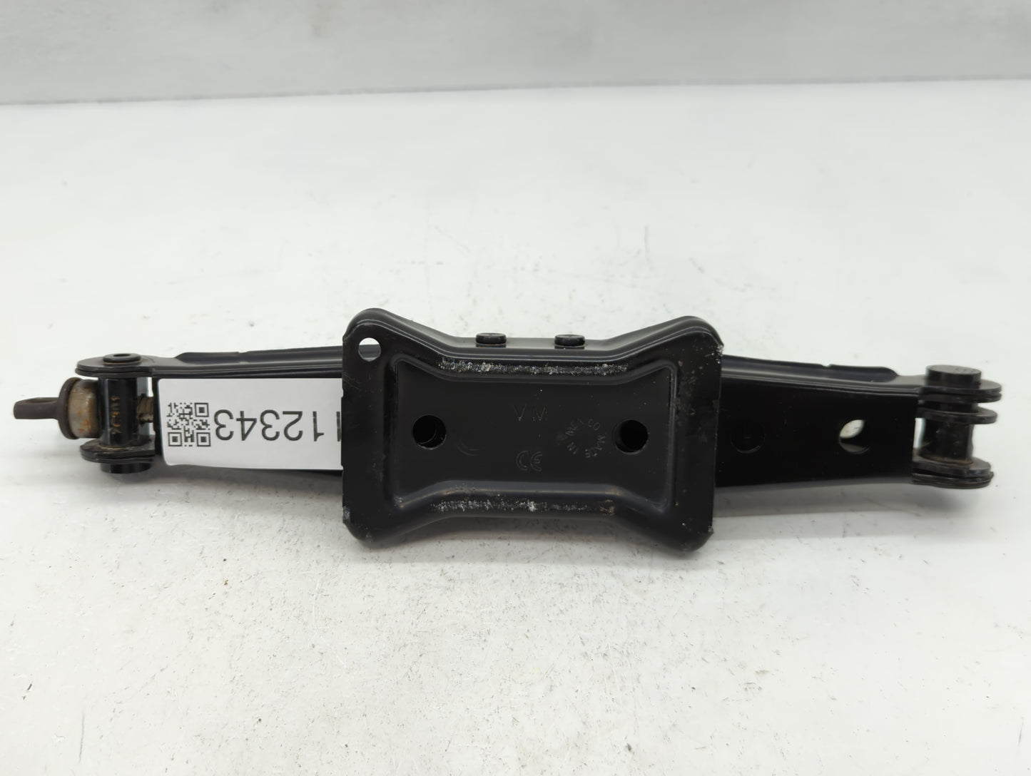 2017 Volkswagen Jetta Spare Scissor Car Jack - Oemusedautoparts1.com
