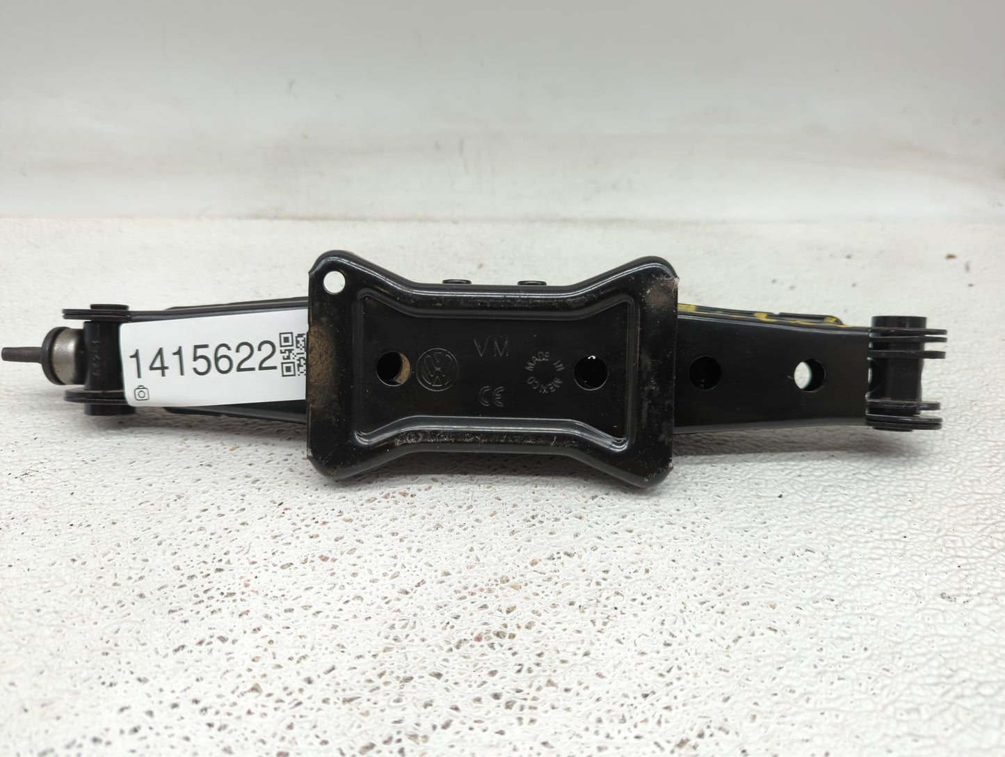 2017 Volkswagen Jetta Spare Scissor Car Jack 1415622 - Oemusedautoparts1.com