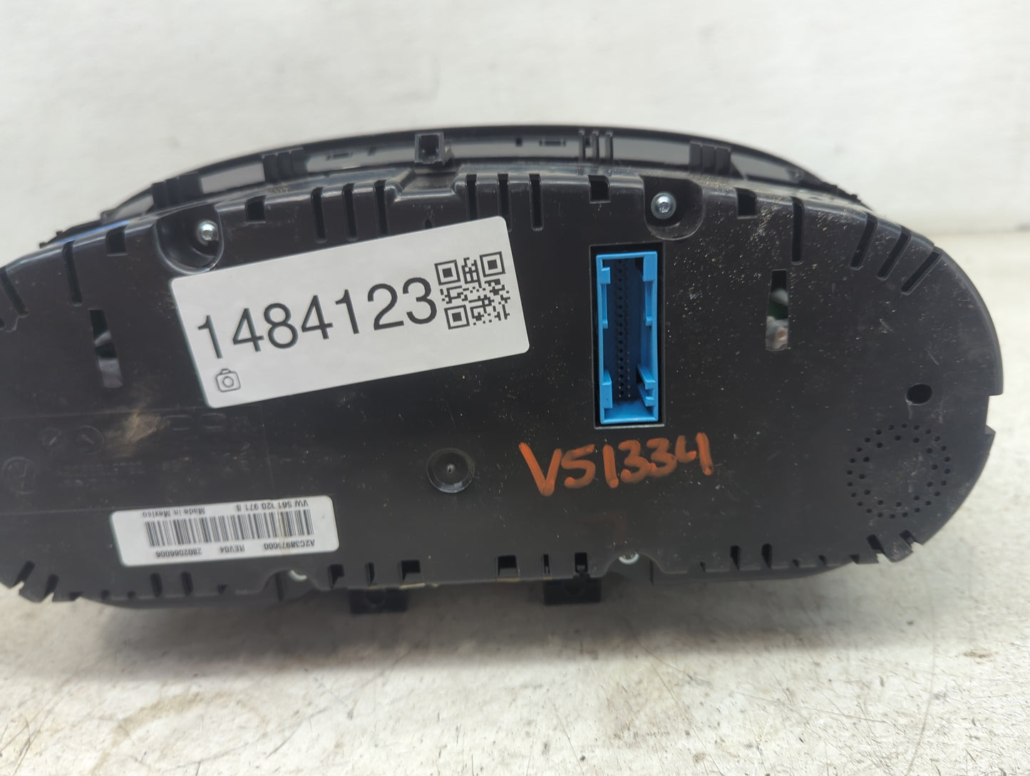 2015-2019 Volkswagen Passat Instrument Cluster Speedometer Gauges P/N:A2C53521792 5C6920971B Miles: Fits OEM Used Auto Parts