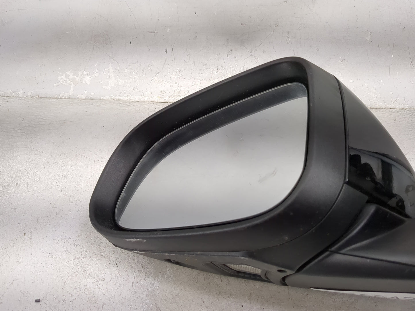 2013-2018 Volvo V60 Driver Side View Mirror - Left Door Mirror OEM Used - Oemusedautoparts1.com
