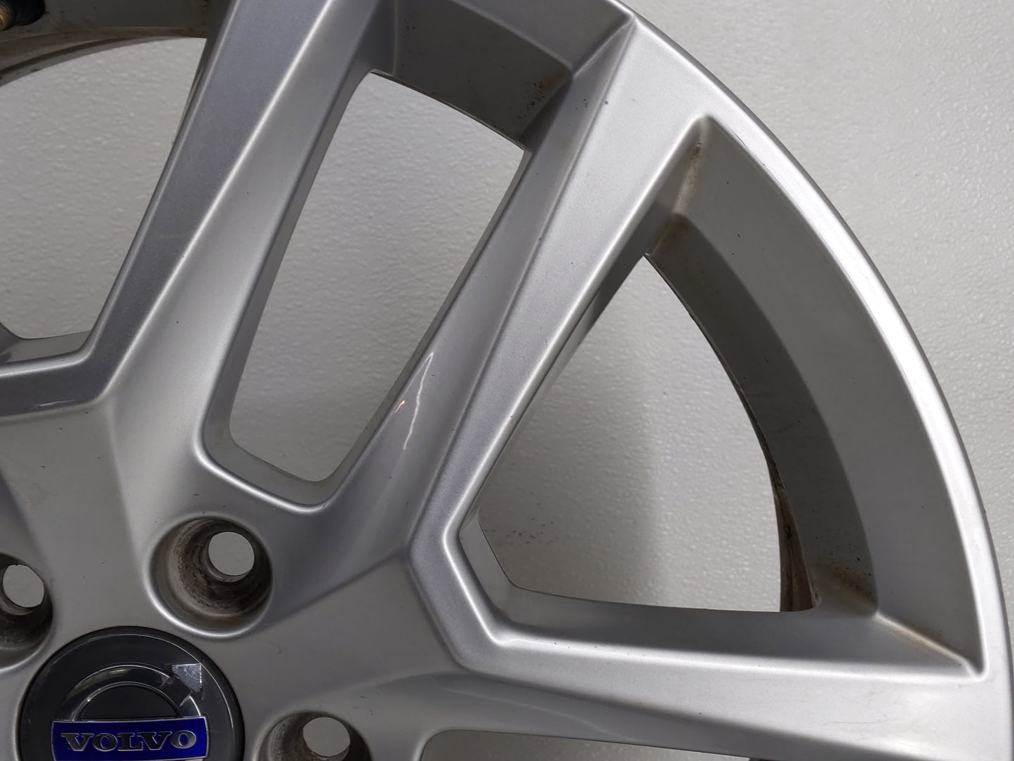 2016-2017 Volvo Xc60 Oem Wheel Rim - Oemusedautoparts1.com