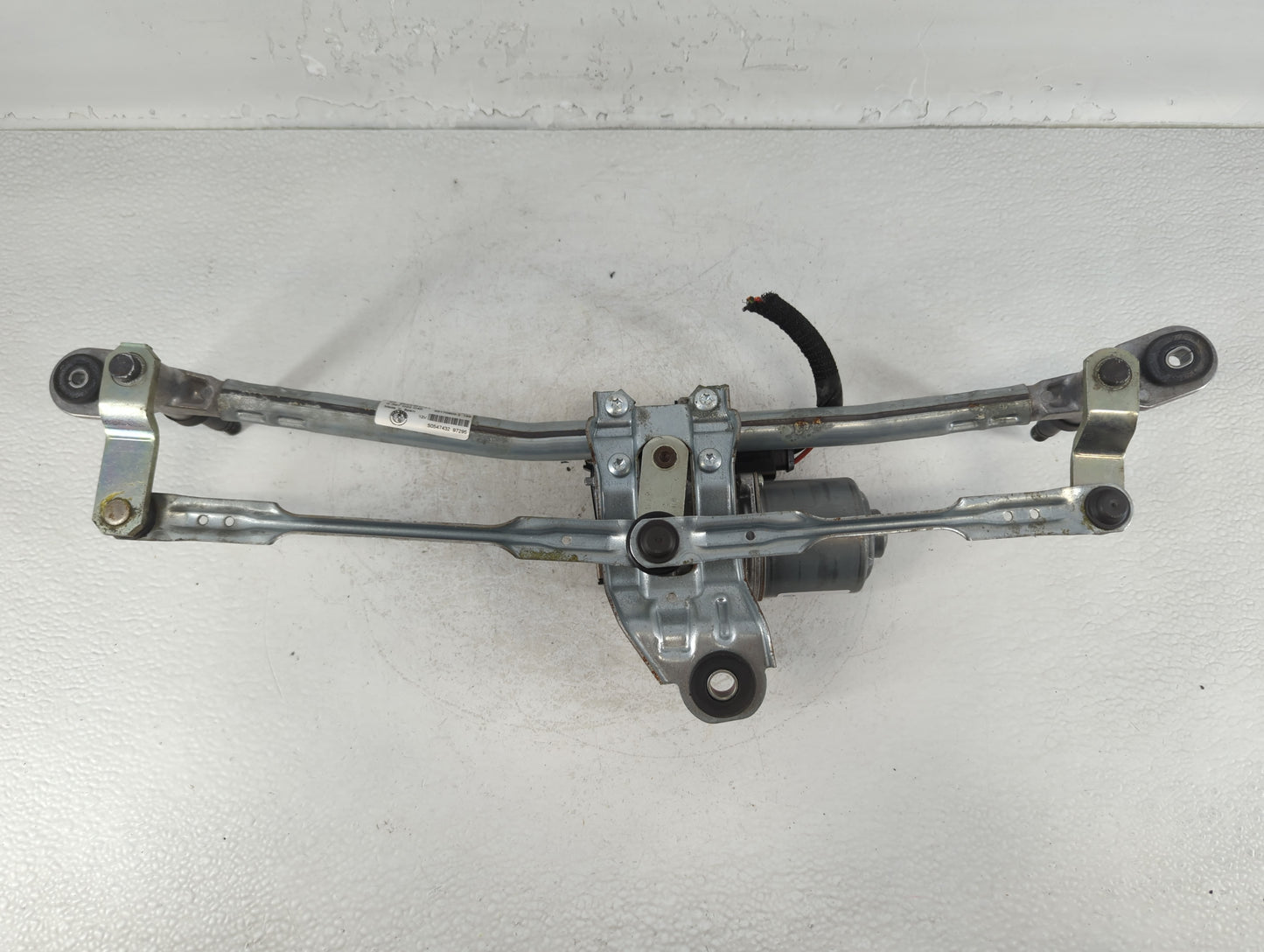 2018 Alfa Romeo Giulia Front Windshield Wiper Motor P/N:1137328983 1397225004 Fits OEM Used Auto Parts - Oemusedautoparts1.c