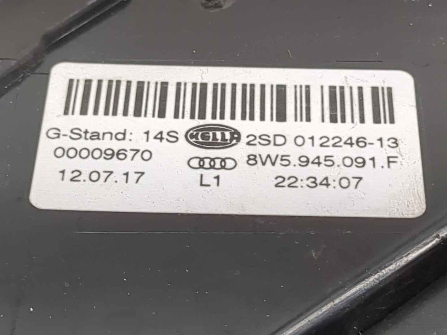 2017-2019 Audi A4 Tail Light Assembly Driver Left OEM P/N:8W5 945 091 F Fits Fits 2017 2018 2019 OEM Used Auto Parts - Oemus