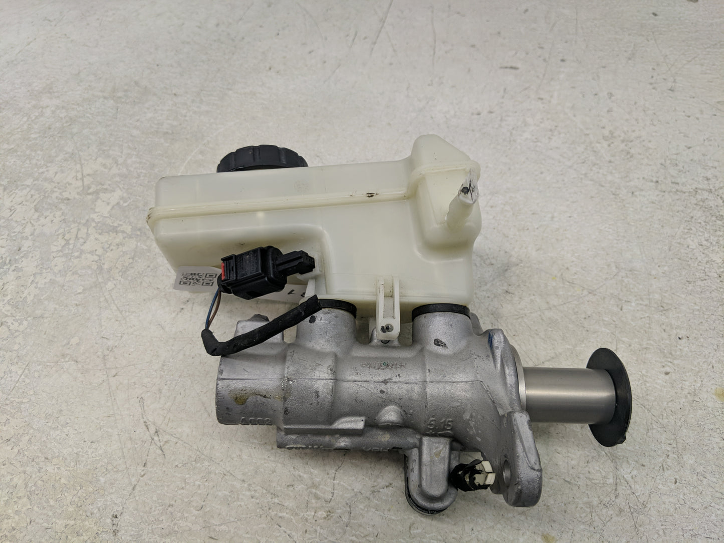 2017-2018 Audi Rs3 Brake Master Cylinder - Oemusedautoparts1.com