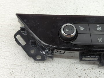 2018-2020 Buick Enclave Climate Control Module Temperature AC/Heater Replacement P/N:84497455 84320470 Fits Fits 2018 2019 2020 OEM Used Auto Parts