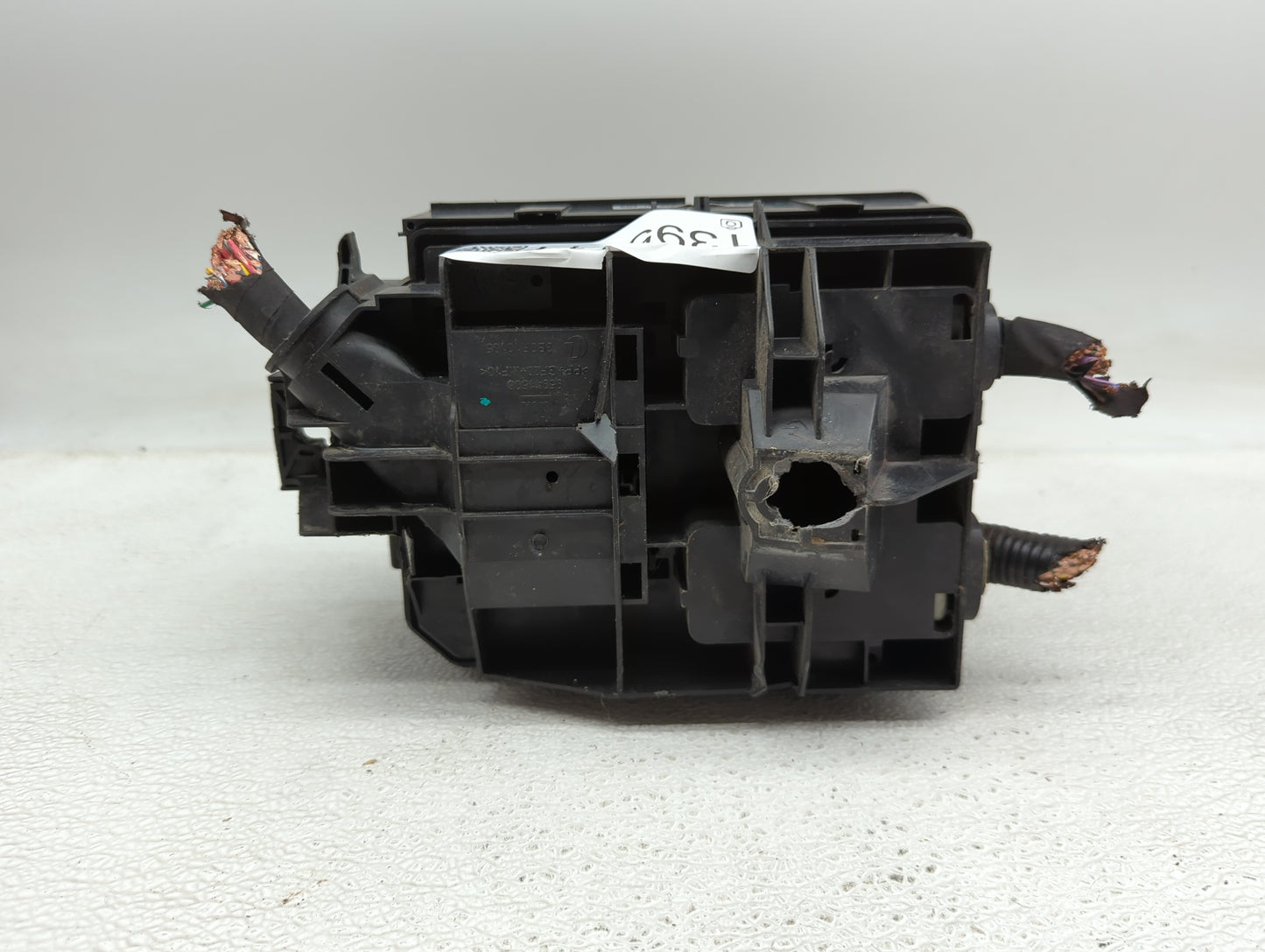 2018-2020 Buick Encore Fusebox Fuse Box Panel Relay Module P/N:42588100 Fits Fits 2018 2019 2020 OEM Used Auto Parts - Oemus