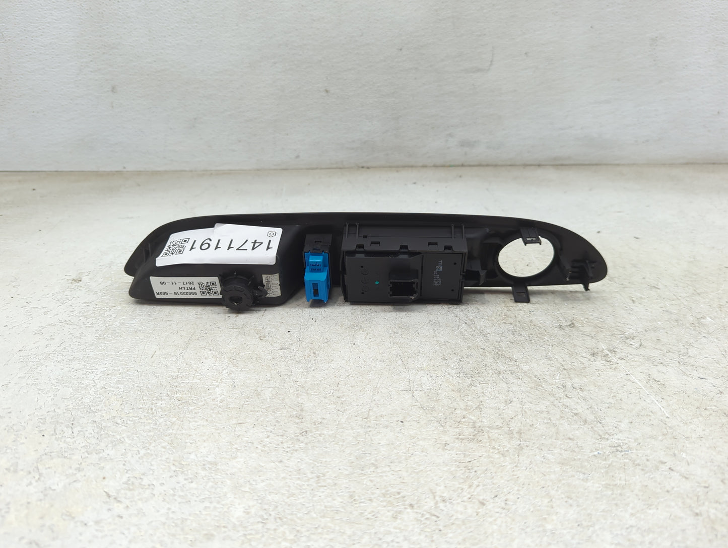 2017-2020 Buick Encore Master Power Window Switch Replacement Driver Side Left P/N:22915128 3710587 Fits Fits 2017 2018 2019