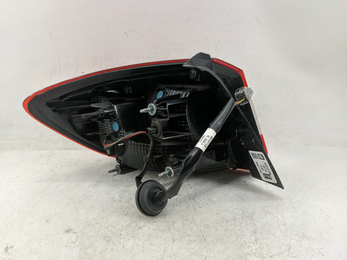 2017-2019 Chevrolet Cruze Tail Light Assembly Passenger Right OEM P/N:84332799 Fits Fits 2017 2018 2019 OEM Used Auto Parts