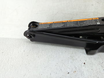 2018 Chevrolet Cruze Spare Scissor Car Jack 1415343