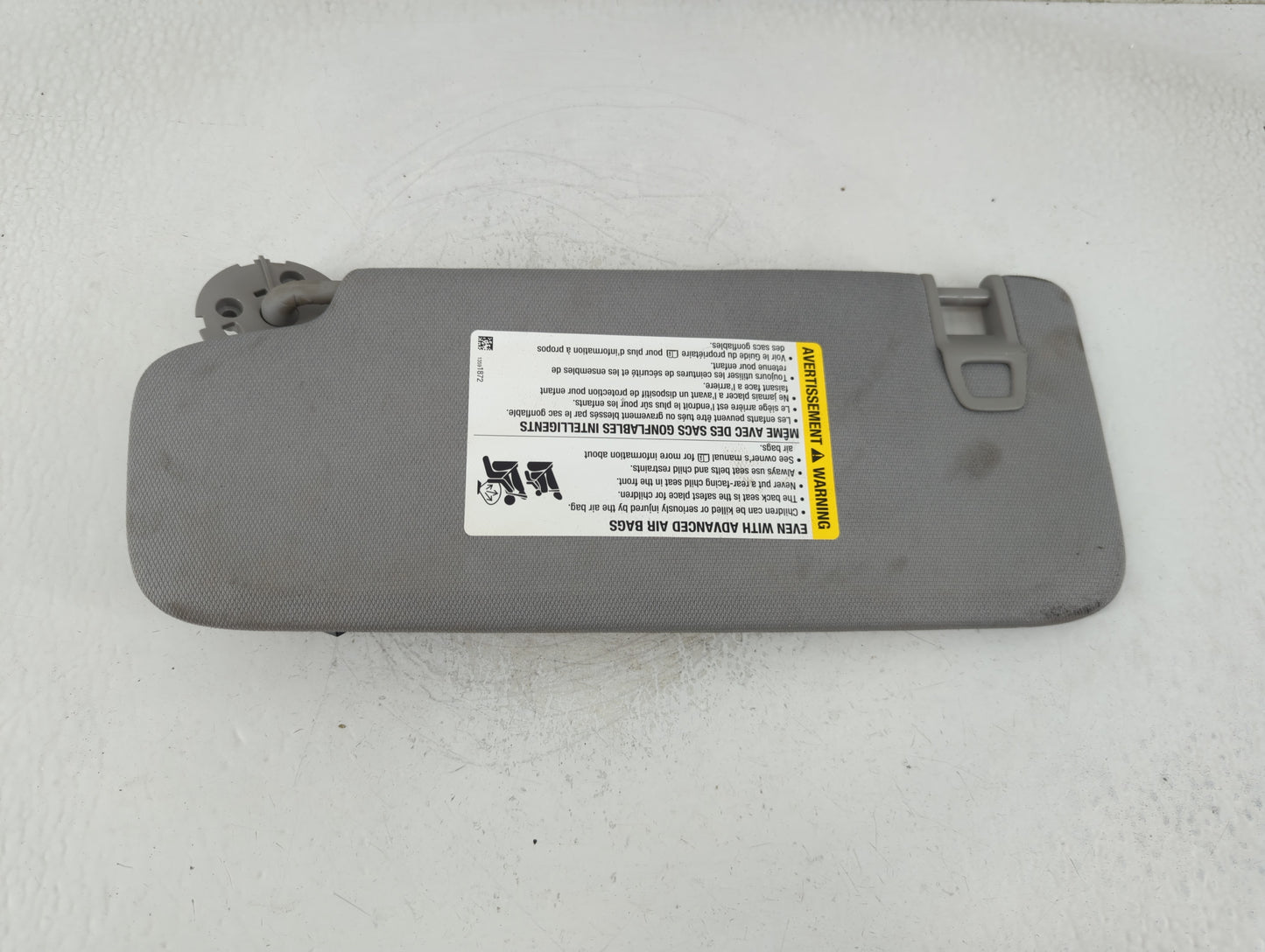 2018-2019 Chevrolet Equinox Sun Visor Shade Replacement Passenger Right Mirror Fits Fits 2018 2019 OEM Used Auto Parts - Oem