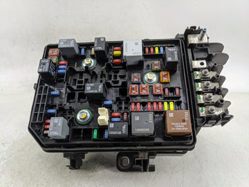 2018-2022 Chevrolet Equinox Fusebox Fuse Box Panel Relay Module P/N:84733372 Fits Fits 2018 2019 2020 2021 2022 OEM Used Auto Parts