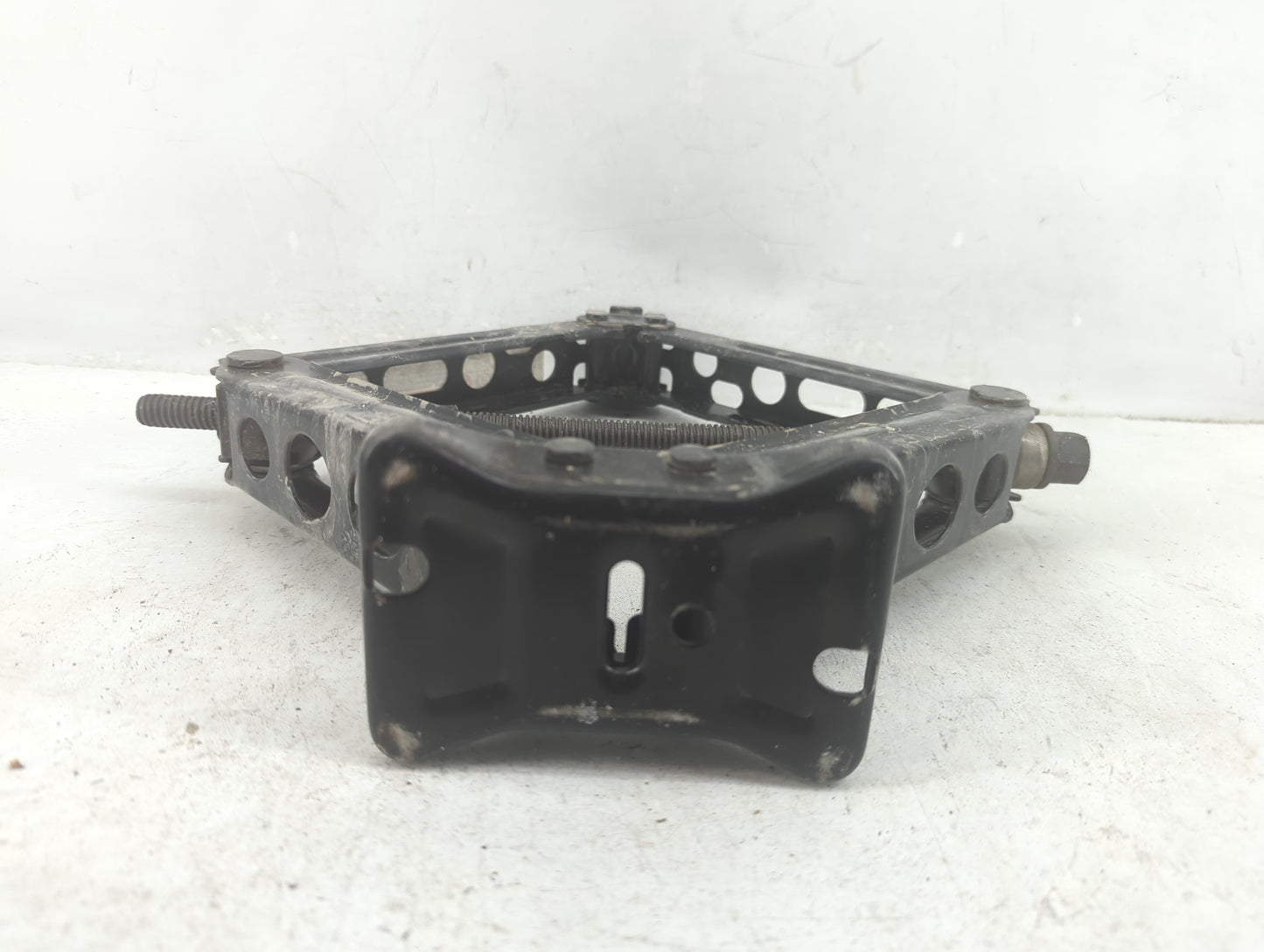2018 Chevrolet Equinox Spare Scissor Car Jack 1390186 - Oemusedautoparts1.com