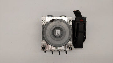 2018-2019 Chevrolet Equinox ABS Pump Control Module Replacement P/N:84646849 84560131, 84715330, 84342052 Fits Fits 2018 2019 OEM Used Auto Parts