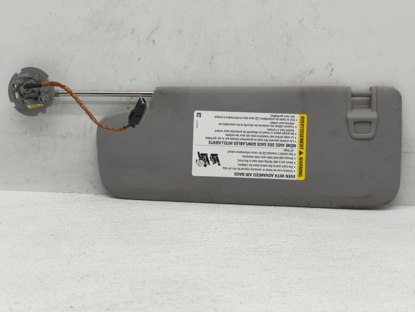 2018-2019 Chevrolet Equinox Sun Visor Shade Replacement Passenger Right Mirror Fits Fits 2018 2019 OEM Used Auto Parts - Oem