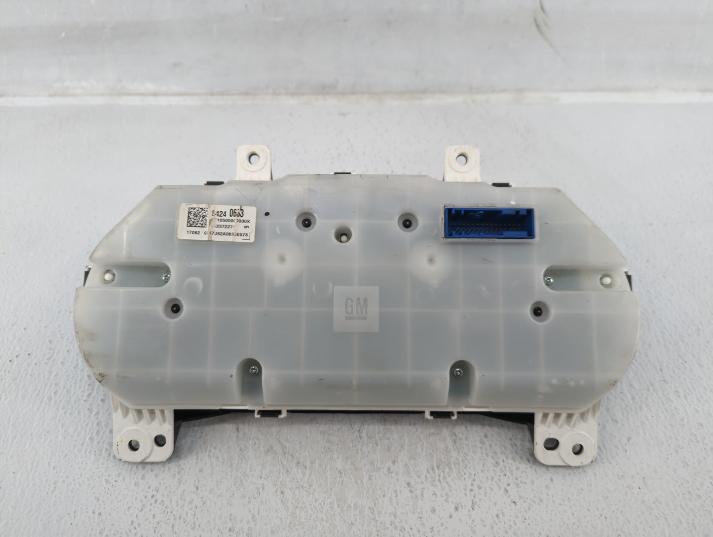 2018 Chevrolet Equinox Instrument Cluster Speedometer Gauges P/N:84240633 Fits OEM Used Auto Parts - Oemusedautoparts1.com