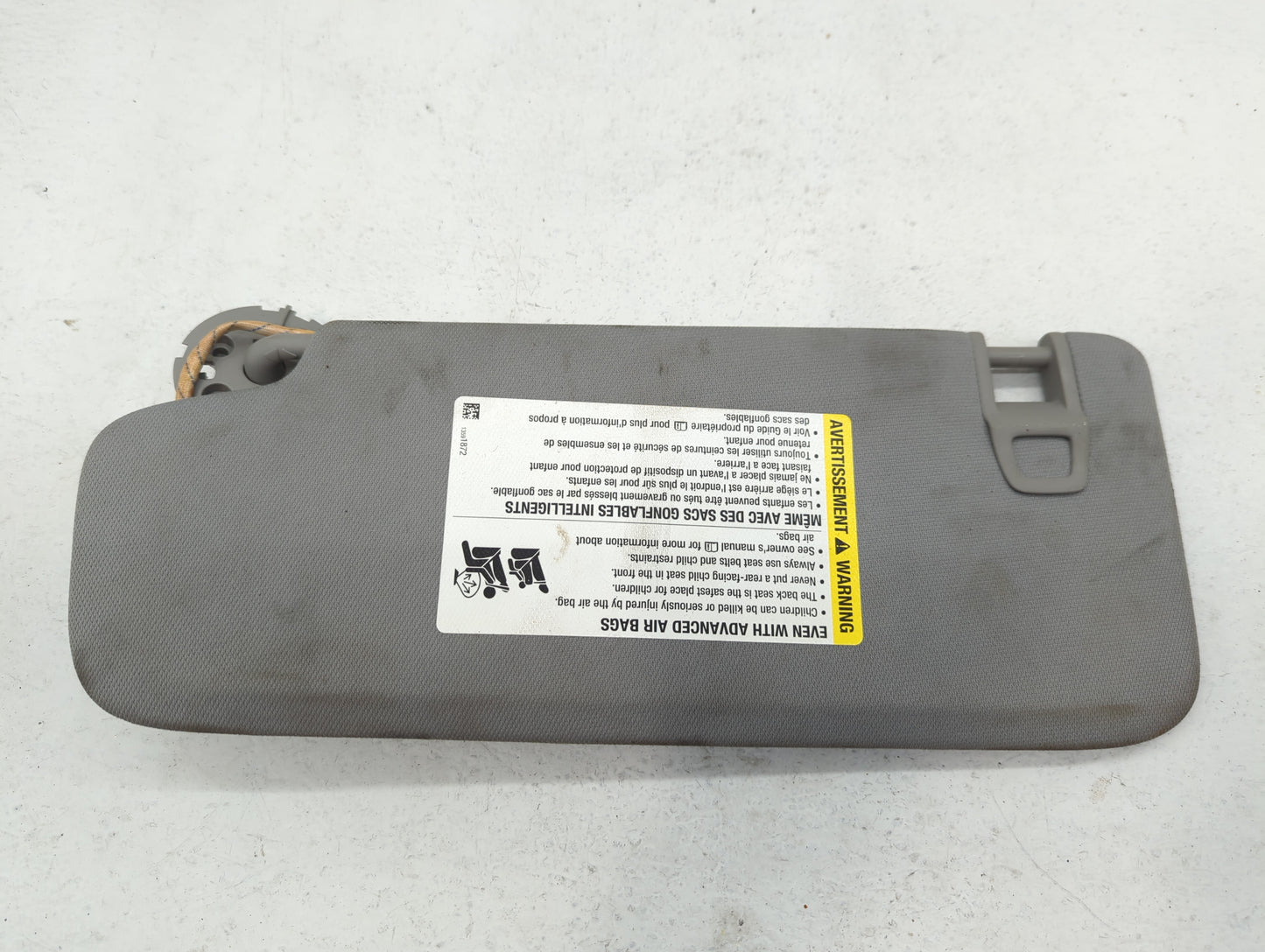 2018-2019 Chevrolet Equinox Sun Visor Shade Replacement Passenger Right Mirror Fits Fits 2018 2019 OEM Used Auto Parts - Oem