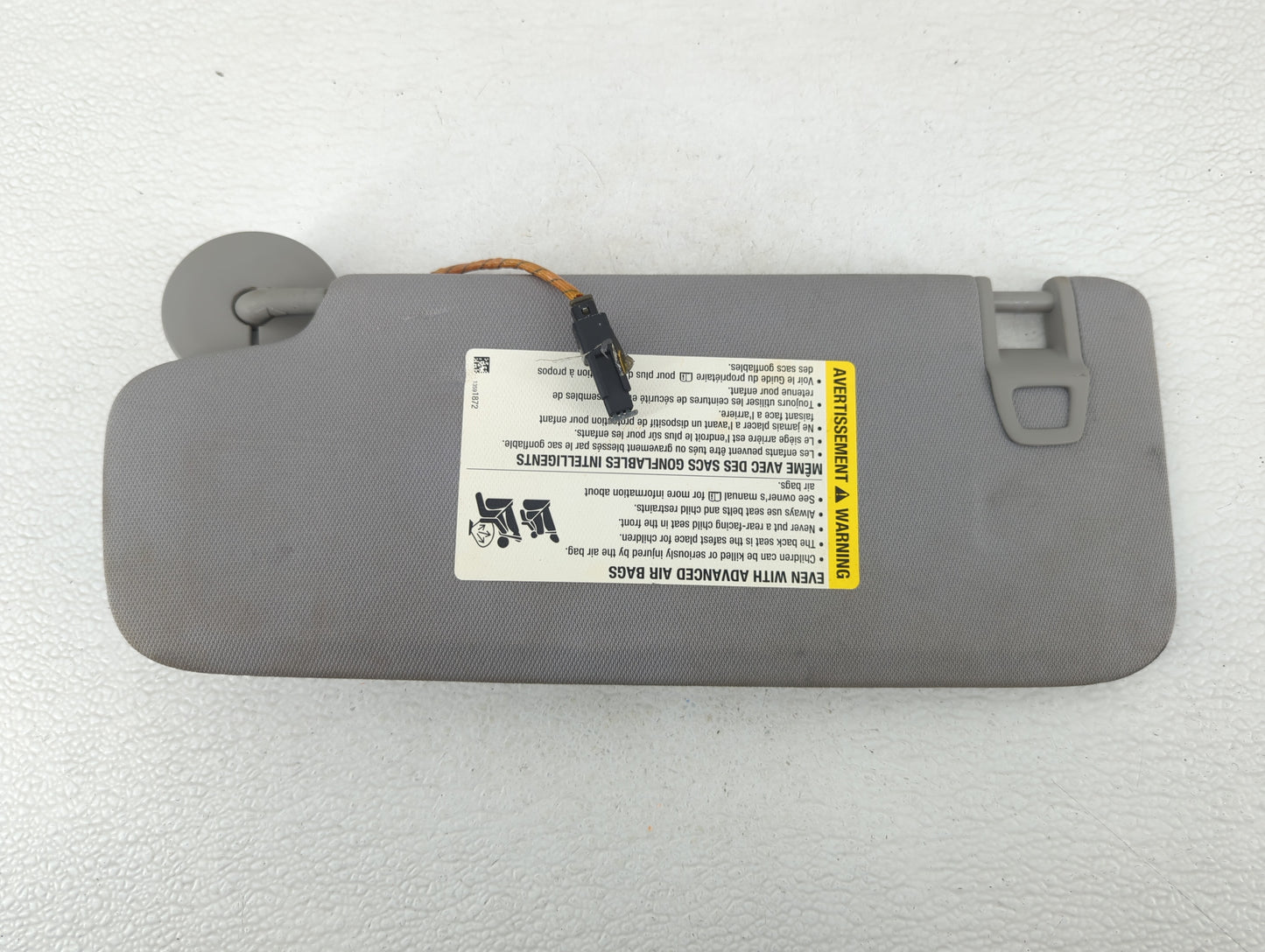 2018-2019 Chevrolet Equinox Sun Visor Shade Replacement Driver Left Mirror Fits Fits 2018 2019 OEM Used Auto Parts - Oemused