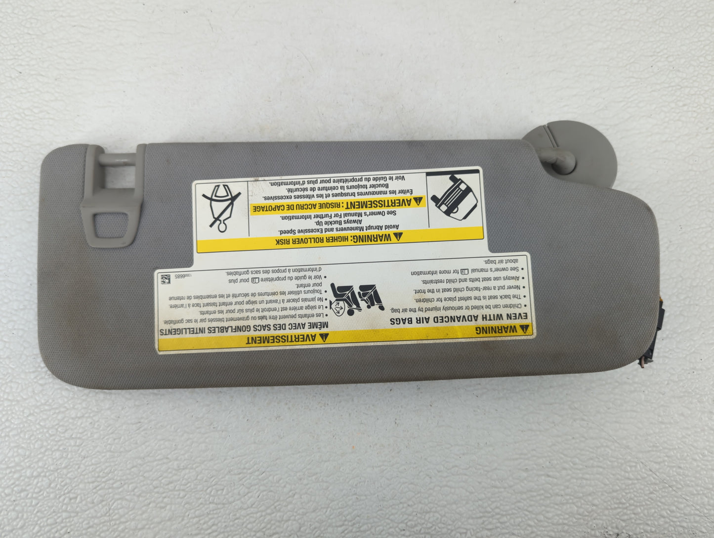 2018-2019 Chevrolet Equinox Sun Visor Shade Replacement Passenger Right Mirror Fits Fits 2018 2019 OEM Used Auto Parts - Oem