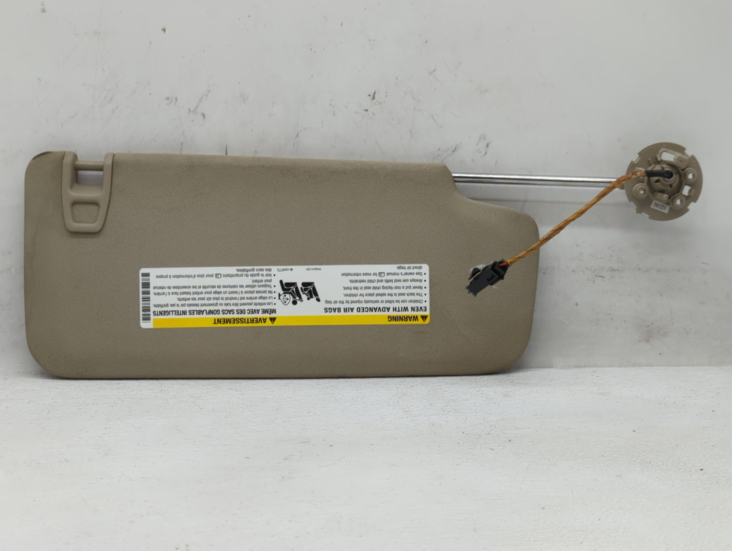 2018-2019 Chevrolet Equinox Sun Visor Shade Replacement Passenger Right Mirror Fits Fits 2018 2019 OEM Used Auto Parts - Oem