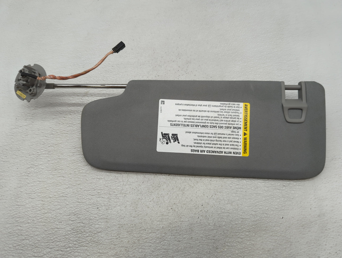 2018-2019 Chevrolet Equinox Sun Visor Shade Replacement Passenger Right Mirror Fits Fits 2018 2019 OEM Used Auto Parts - Oem