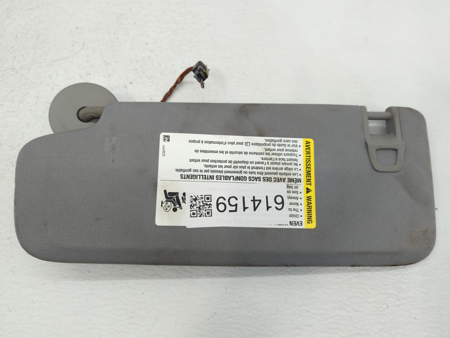 2018-2019 Chevrolet Equinox Sun Visor Shade Replacement Passenger Right Mirror Fits Fits 2018 2019 OEM Used Auto Parts - Oem