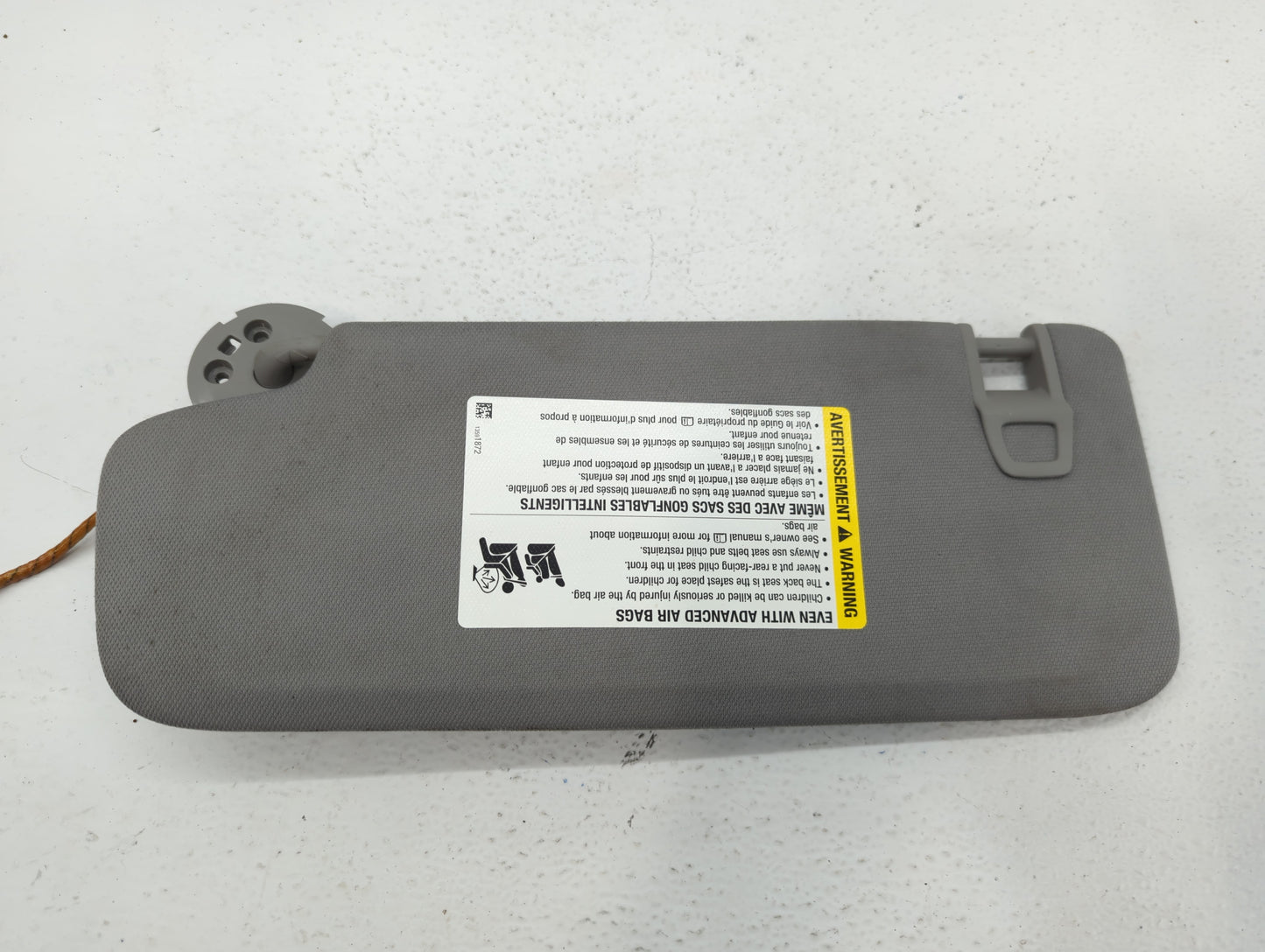 2018-2019 Chevrolet Equinox Sun Visor Shade Replacement Passenger Right Mirror Fits Fits 2018 2019 OEM Used Auto Parts - Oem