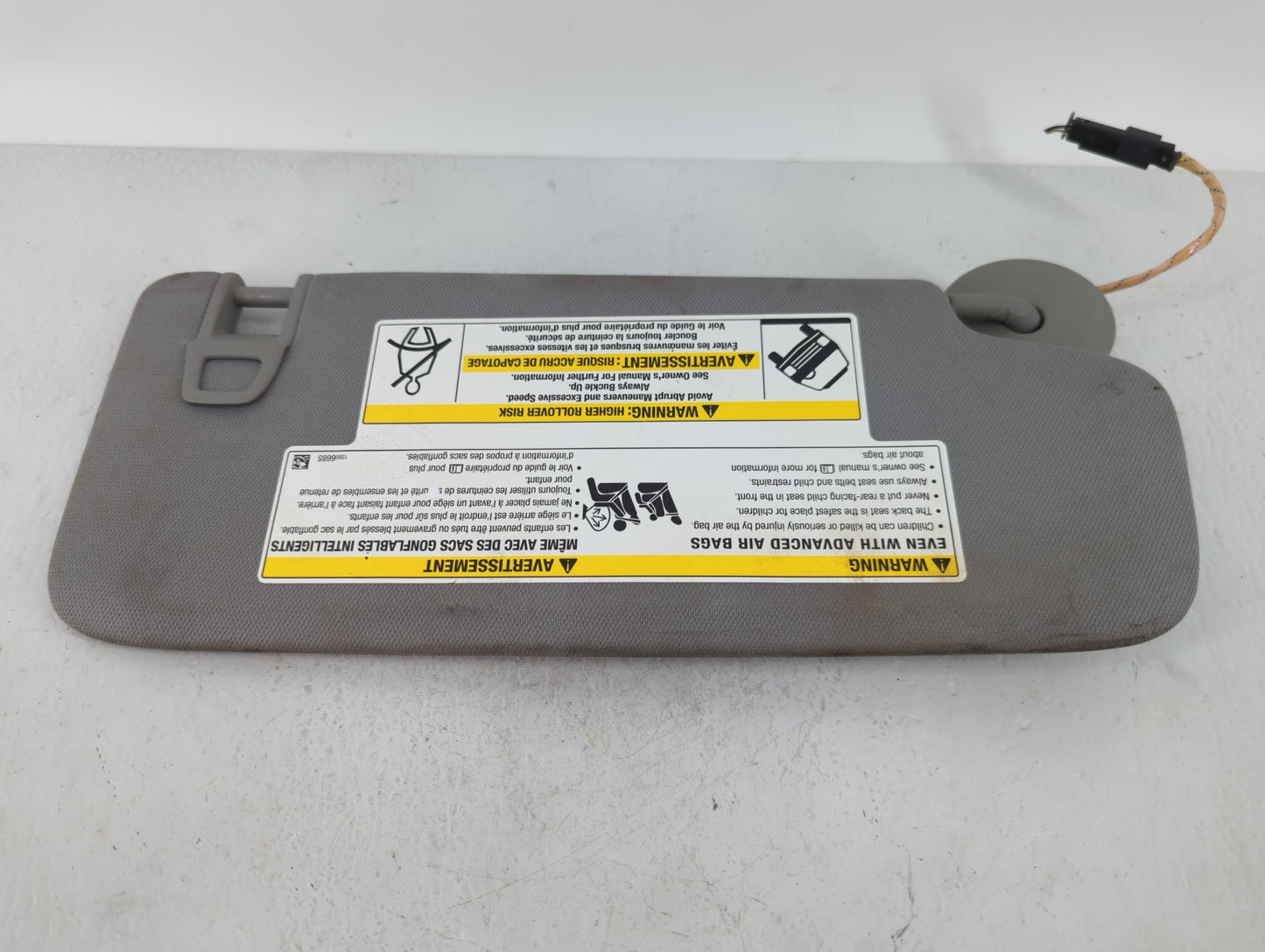 2018-2019 Chevrolet Equinox Sun Visor Shade Replacement Passenger Right Mirror Fits Fits 2018 2019 OEM Used Auto Parts - Oem