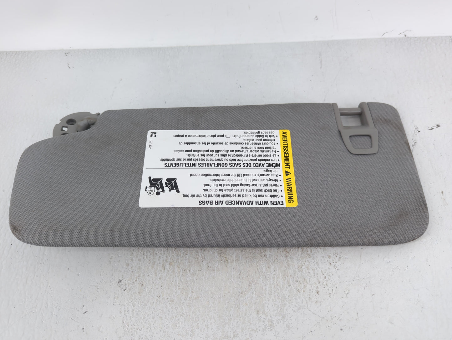 2018-2019 Chevrolet Equinox Sun Visor Shade Replacement Passenger Right Mirror Fits Fits 2018 2019 OEM Used Auto Parts - Oem