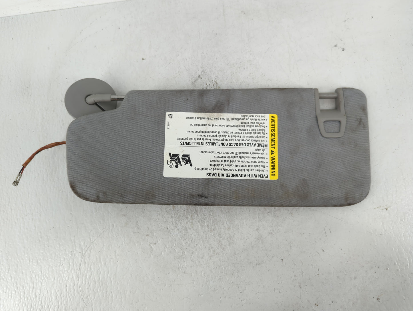 2018-2019 Chevrolet Equinox Sun Visor Shade Replacement Passenger Right Mirror Fits Fits 2018 2019 OEM Used Auto Parts - Oem