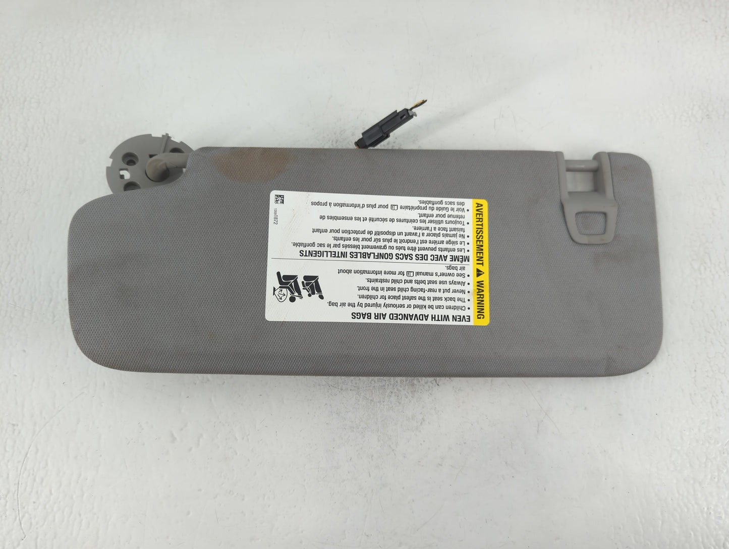 2018-2019 Chevrolet Equinox Sun Visor Shade Replacement Passenger Right Mirror Fits Fits 2018 2019 OEM Used Auto Parts - Oem