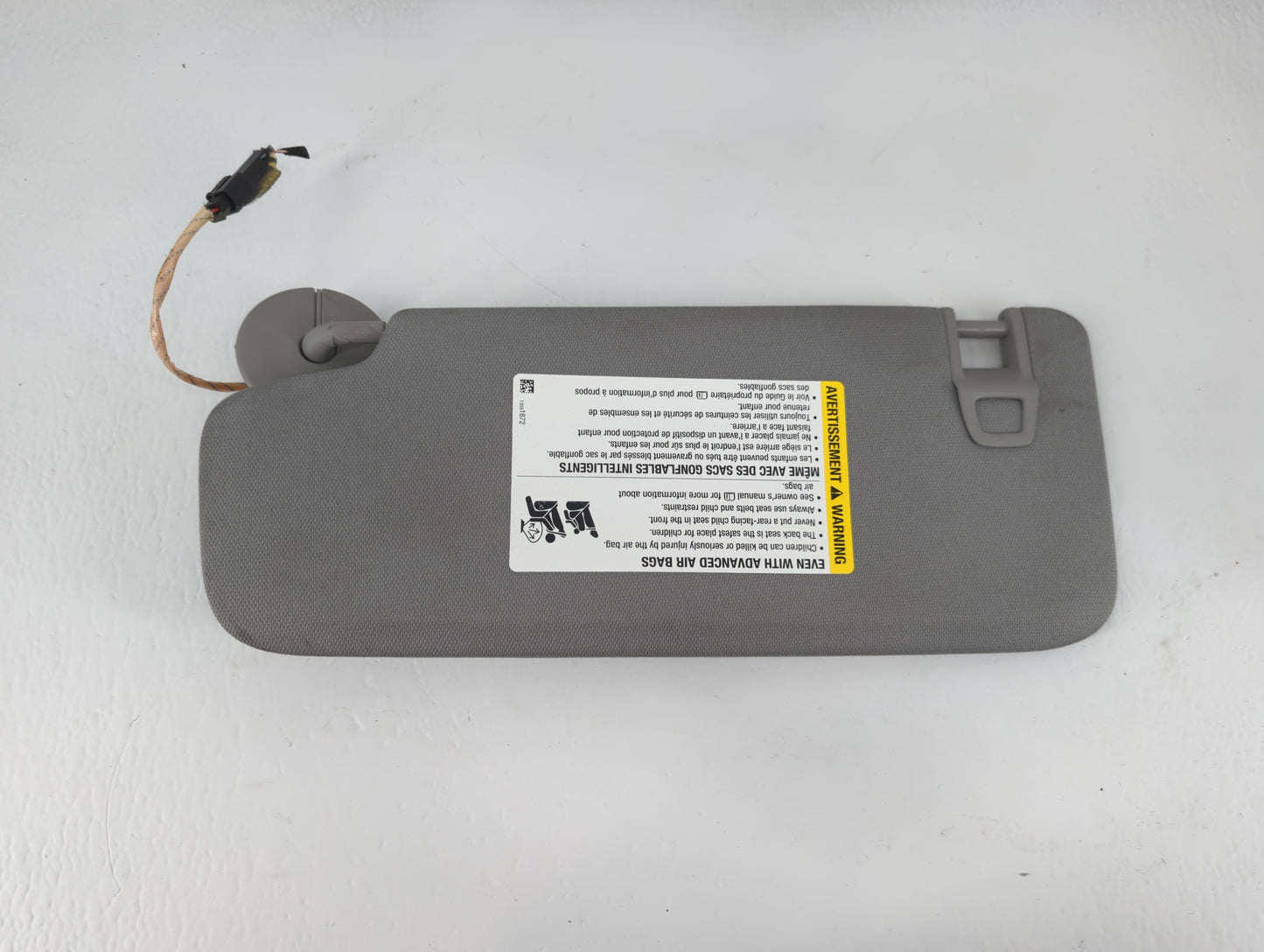 2018-2019 Chevrolet Equinox Sun Visor Shade Replacement Passenger Right Mirror Fits Fits 2018 2019 OEM Used Auto Parts - Oem