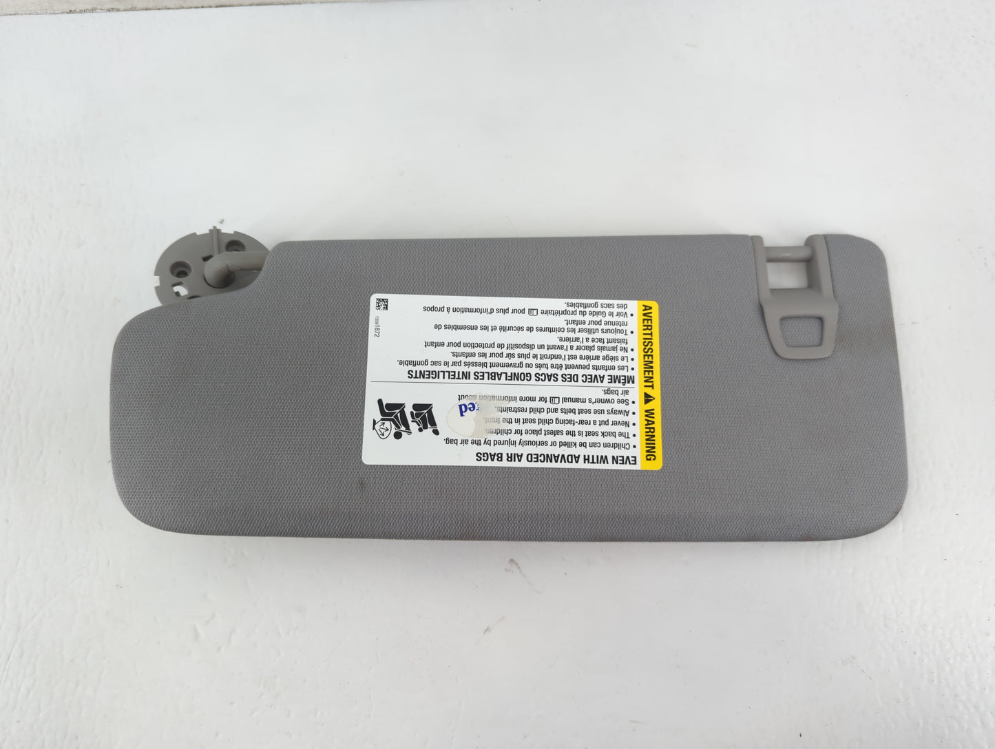 2018-2019 Chevrolet Equinox Sun Visor Shade Replacement Passenger Right Mirror Fits Fits 2018 2019 OEM Used Auto Parts - Oem