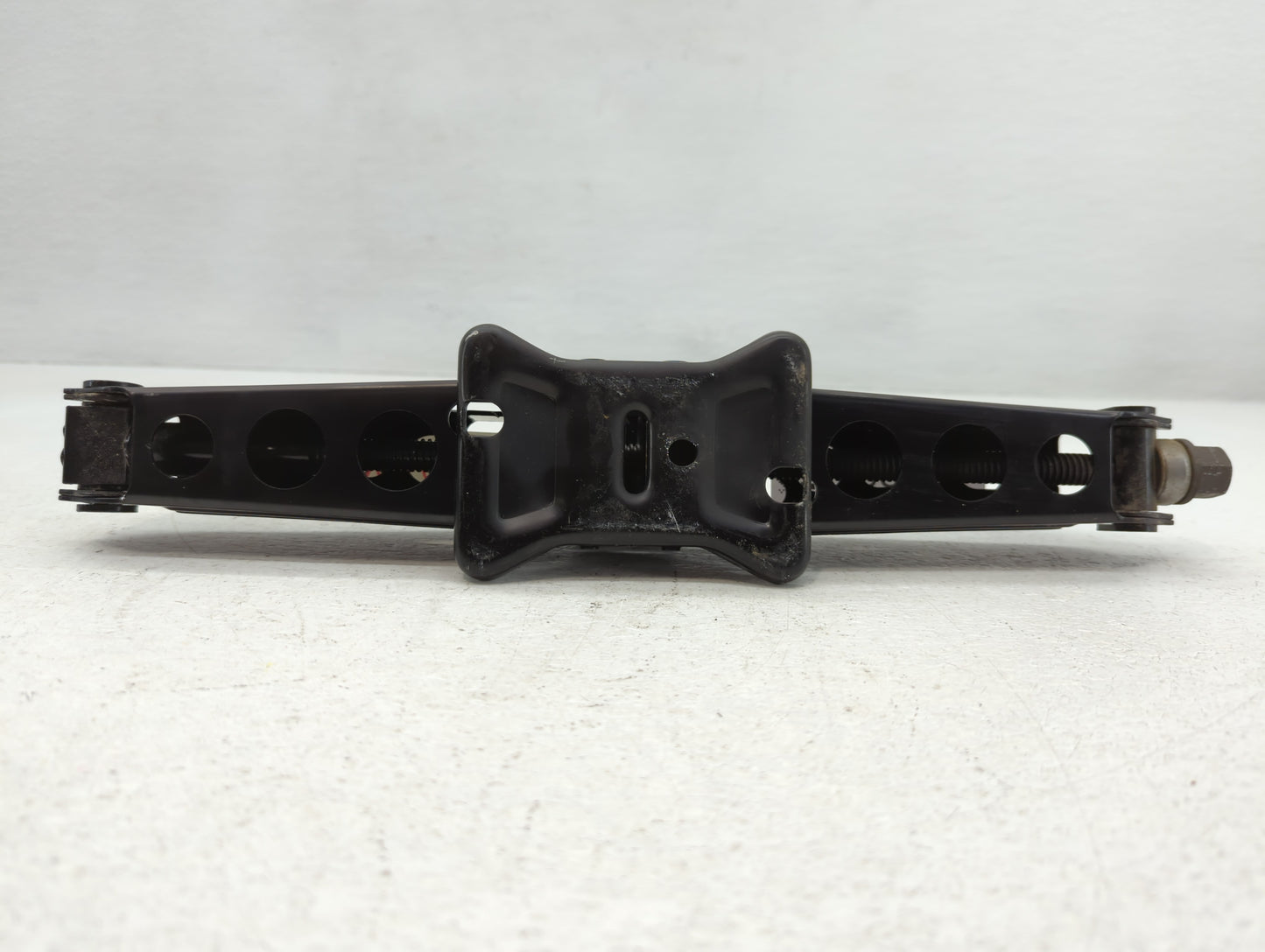 2018 Chevrolet Equinox Spare Scissor Car Jack 735397 - Oemusedautoparts1.com