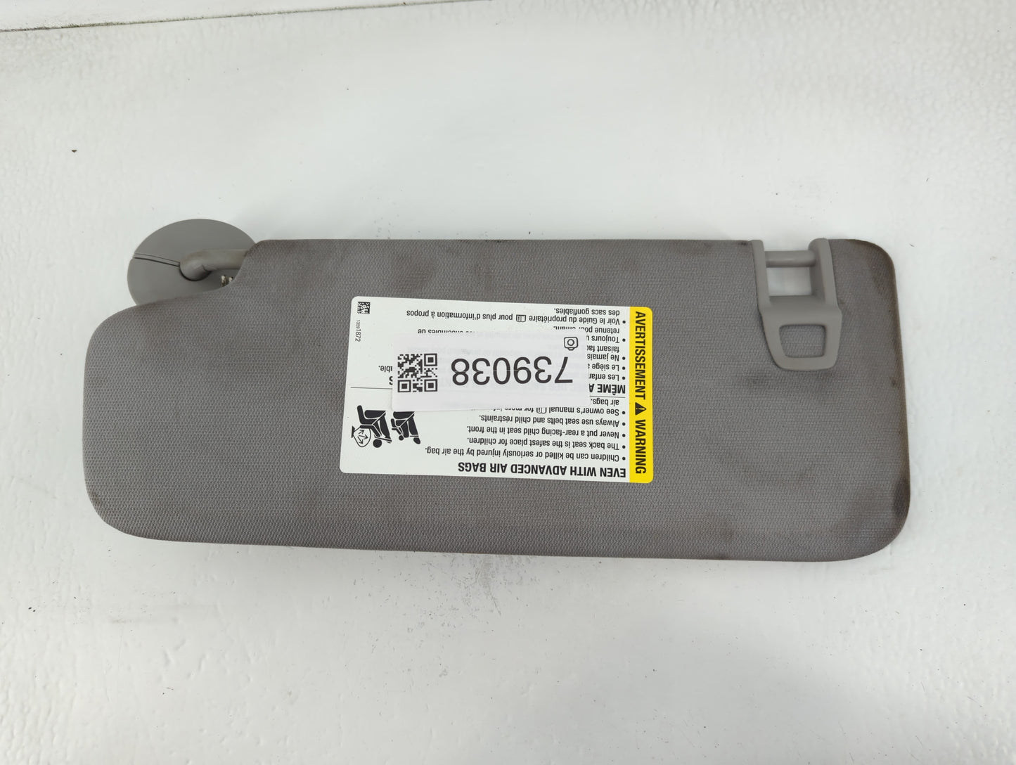 2018-2019 Chevrolet Equinox Sun Visor Shade Replacement Passenger Right Mirror Fits Fits 2018 2019 OEM Used Auto Parts - Oem