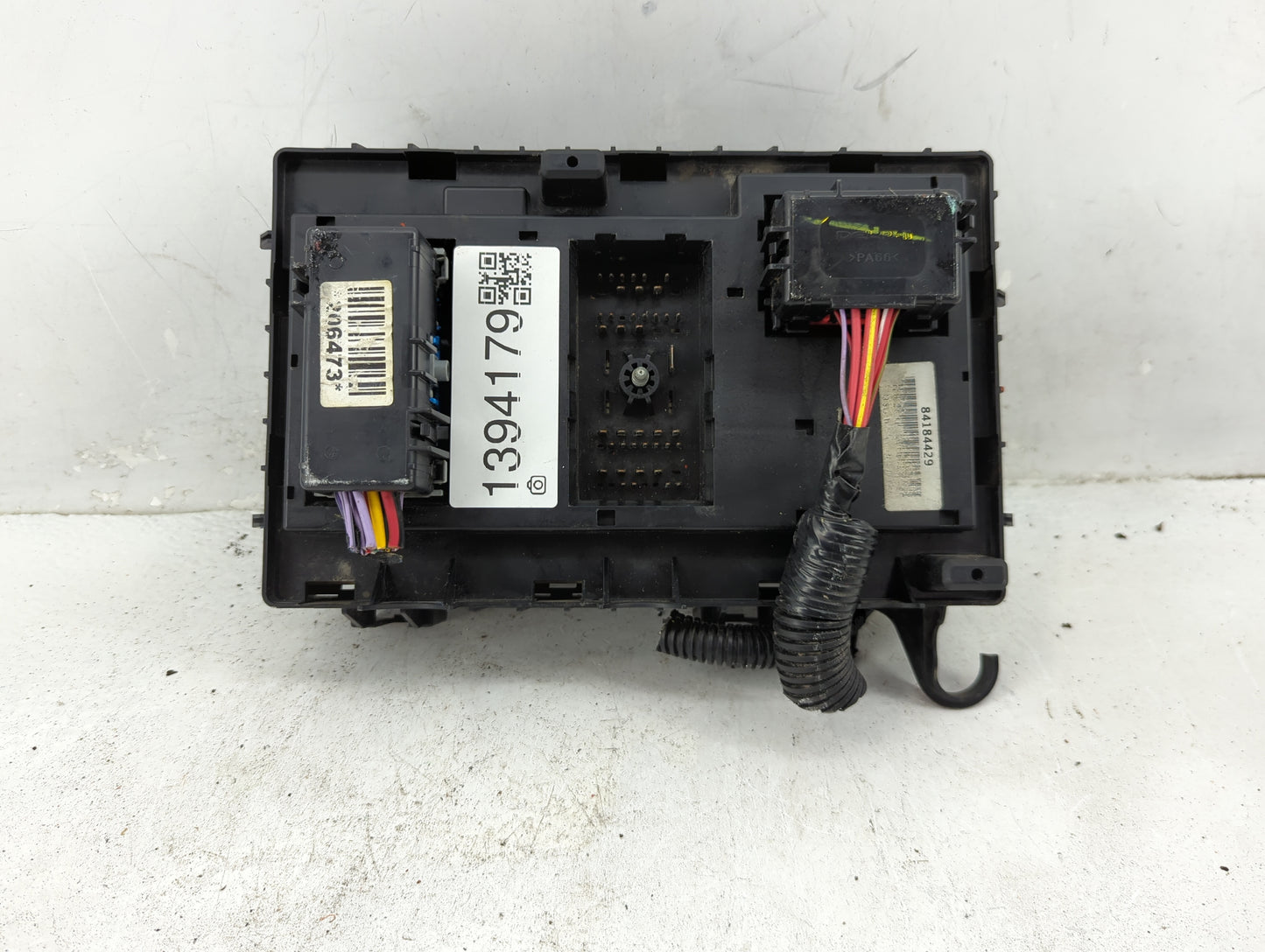 2018-2020 Chevrolet Express 2500 Fusebox Fuse Box Panel Relay Module P/N:84188429 Fits Fits 2018 2019 2020 OEM Used Auto Par