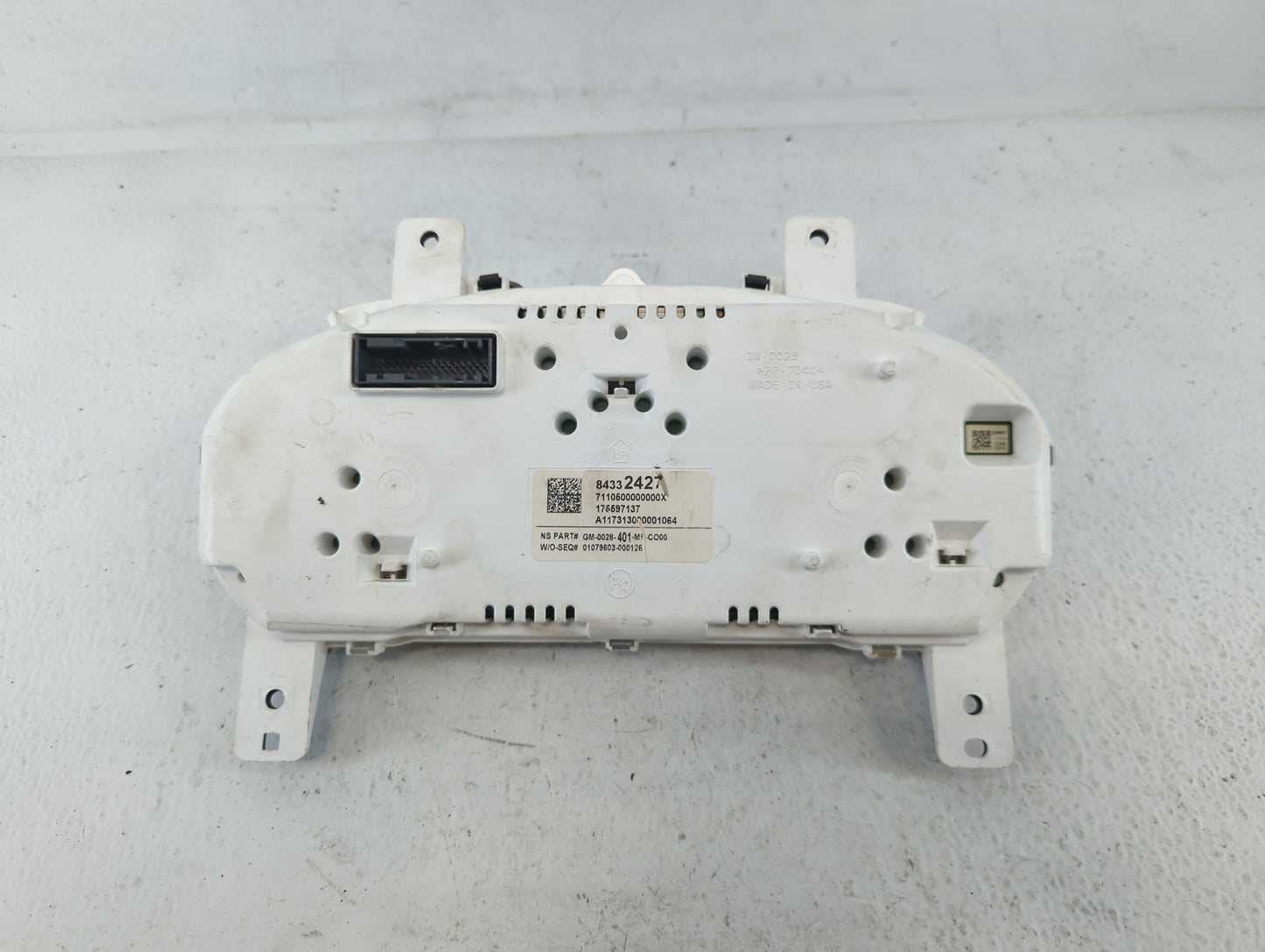 2017-2020 Chevrolet Impala Instrument Cluster Speedometer Gauges P/N:84142075 Fits Fits 2017 2018 2019 2020 OEM Used Auto Pa