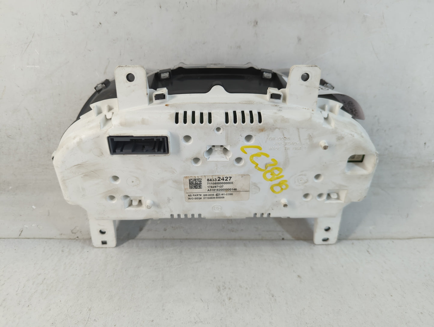 2017-2020 Chevrolet Impala Instrument Cluster Speedometer Gauges P/N:84332427 Fits Fits 2017 2018 2019 2020 OEM Used Auto Pa