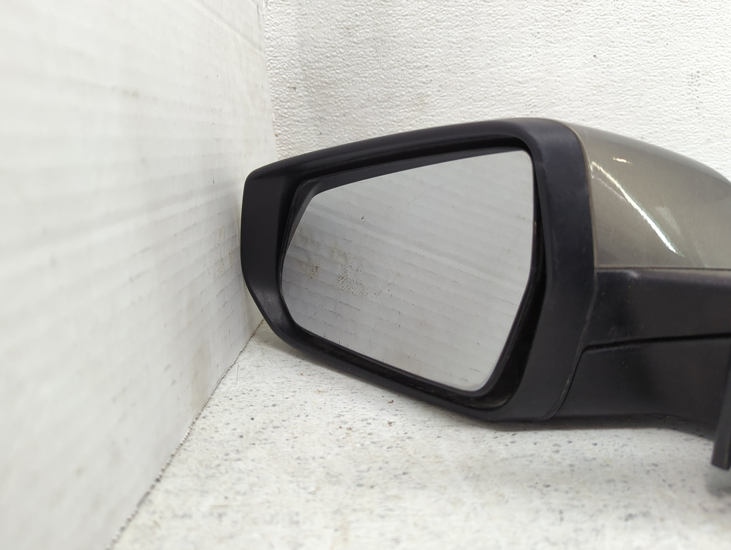 2016-2018 Chevrolet Malibu Driver Side View Mirror - Left Door Mirror OEM Used - Oemusedautoparts1.com