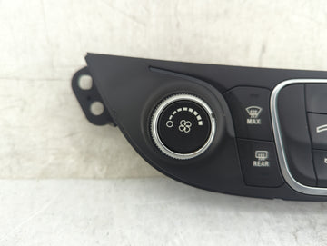 2018 Chevrolet Malibu Climate Control Module Temperature AC/Heater Replacement P/N:84105597 Fits OEM Used Auto Parts