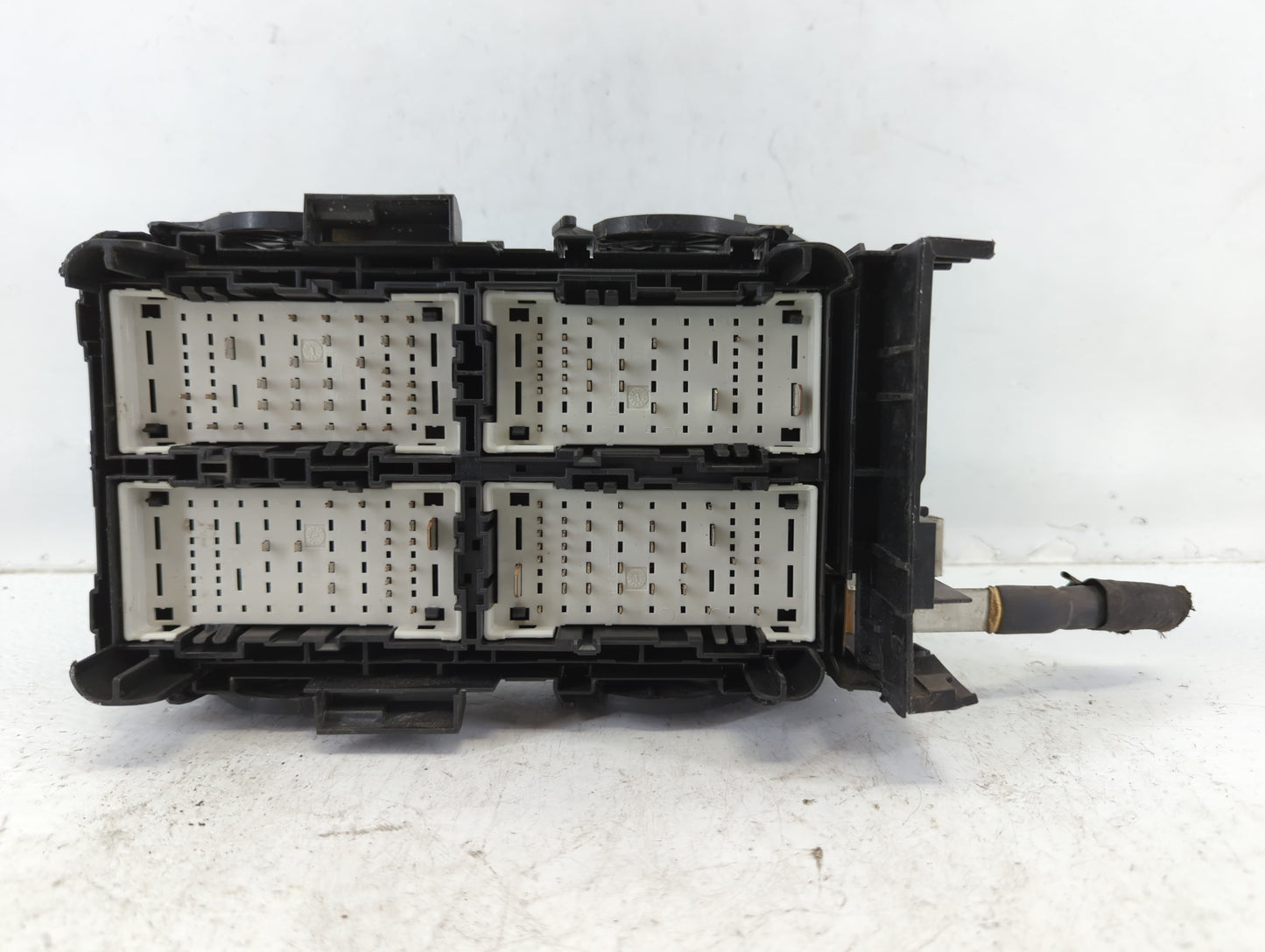 2018-2019 Chevrolet Malibu Fusebox Fuse Box Panel Relay Module P/N:84181107_03 Fits Fits 2018 2019 OEM Used Auto Parts - Oem