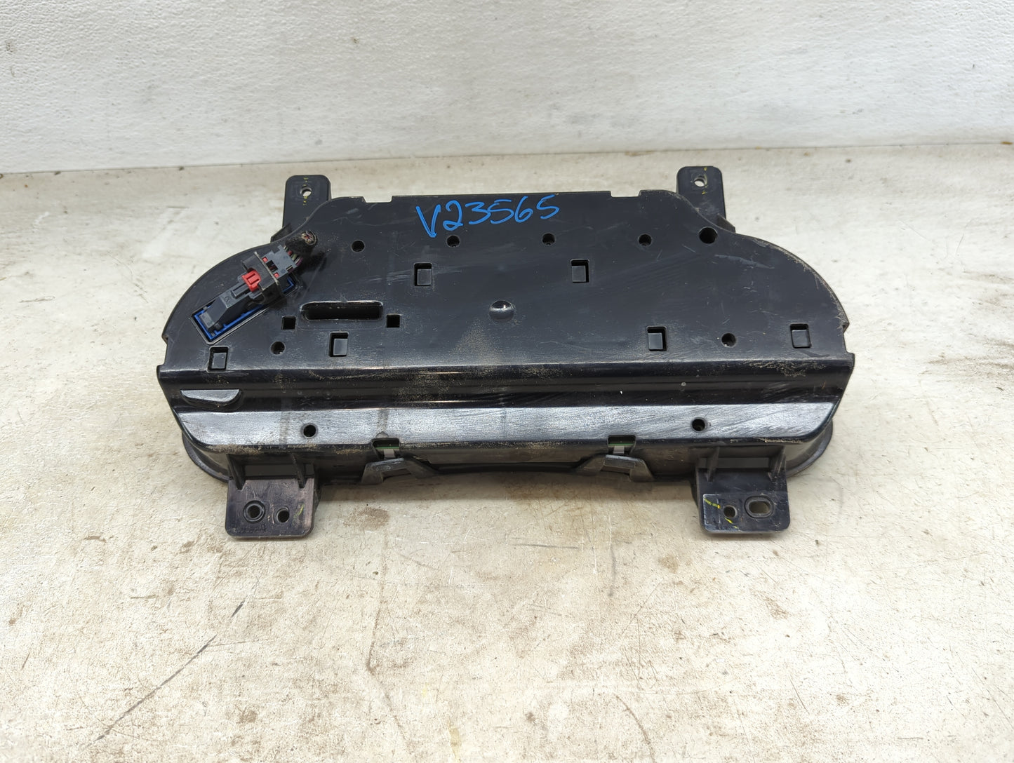 2018 Chevrolet Silverado Instrument Cluster Speedometer Gauges P/N:28581000 Miles: Fits OEM Used Auto Parts - Oemusedautopar